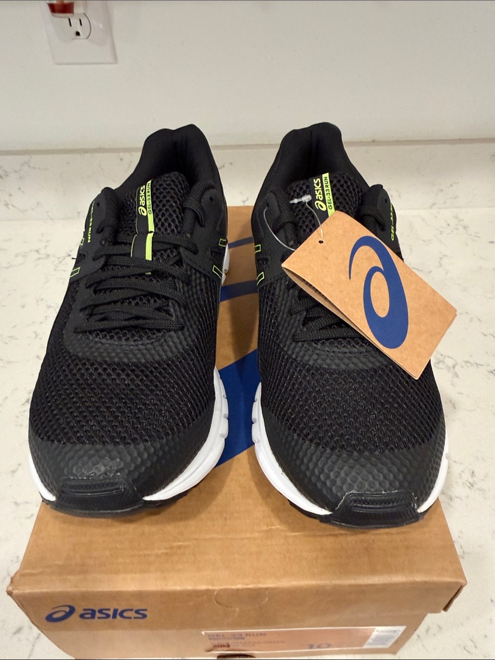Asics Gel-Run 33 Black Running Sneakers with Neon Green Accents Size 10